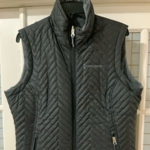 Free Country Charcoal silver flecks/ Grey plush Reversible vest Preowned Size L